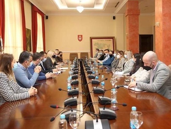 Цвијановић са Савјетом за креативну индустрију (фото: Кабинет предсједнице) Цвијановић са Савјетом за креативну индустрију (фото: Кабинет предсједнице) -