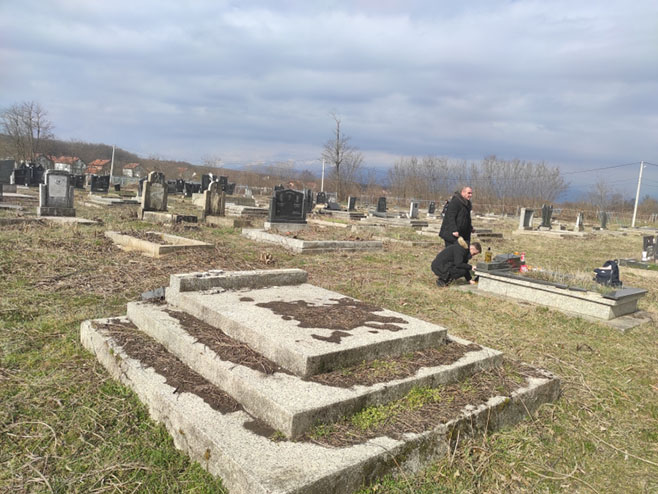 Ђаковица: Срби обишли гробље на Задушнице (Фото: ПО општине Ђаковица) - 