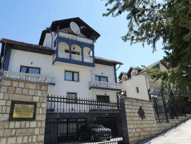 Руска амбасада у БиХ: Снажно осуђујемо срамни напад на Саборну цркву у Мостару