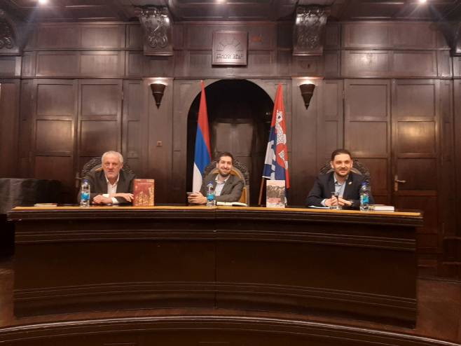 Књига "Српска прича - сећања из рата и револуције 1941-1945" Књига "Српска прича - сећања из рата и револуције 1941-1945" - Фото: РТРС