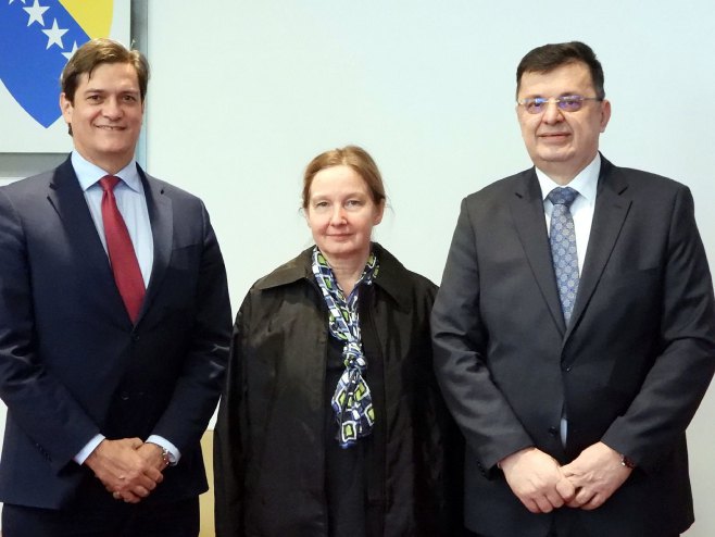 Тегелтија разговарао са регионалном директорком СБ Ван Гелдер Тегелтија разговарао са регионалном директорком СБ Ван Гелдер - Фото: РТРС