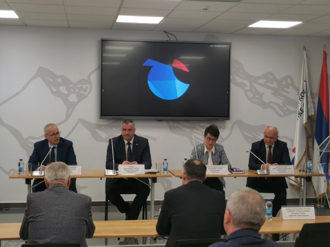 Вишковић са привредницима (Фото: twitter.com/Vlada_Srpske) Вишковић са привредницима (Фото: twitter.com/Vlada_Srpske) -