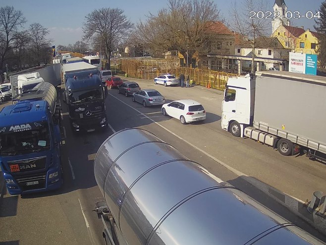 Гранични прелаз Градишка – улаз у Српску (фото: ams-rs.com) - 