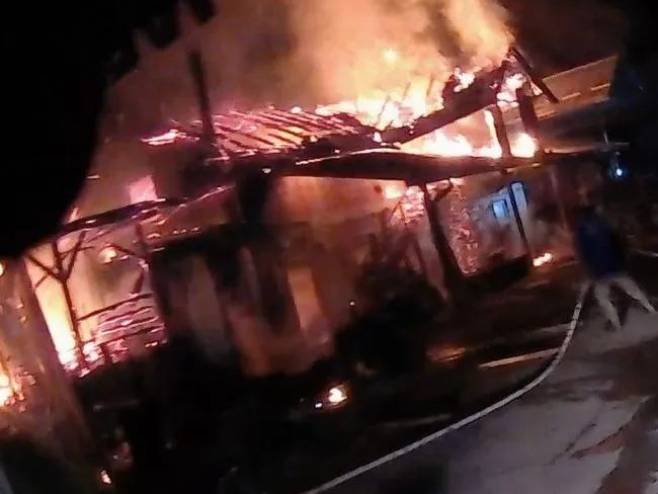 Požar u Drvoprometu (Foto: RTRS)