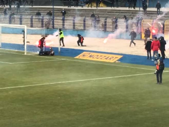 Сукоб навијача Сарајева и Жељезничара - Фото: Screenshot/YouTube