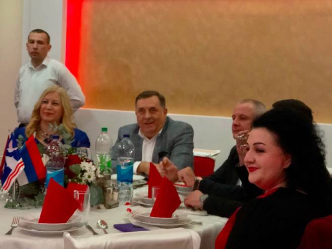 Додик присуствовао прослави Дана жена чланица Актива СНСД-а у Бијељини Додик присуствовао прослави Дана жена чланица Актива СНСД-а у Бијељини - Фото: СРНА
