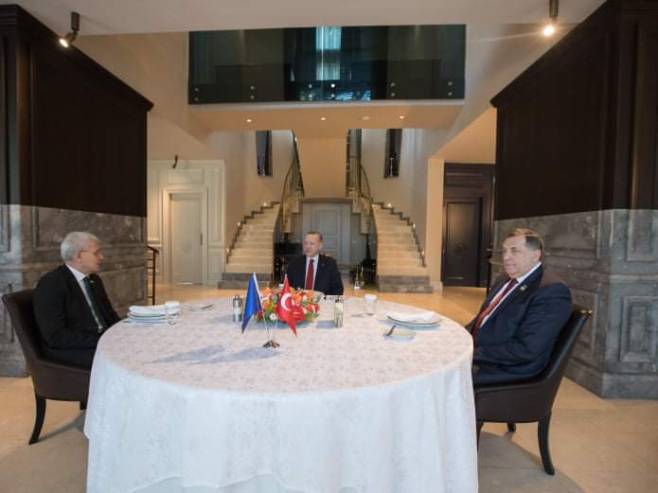 Додик и Џаферовић са Ердоганом Додик и Џаферовић са Ердоганом - Фото: РТРС