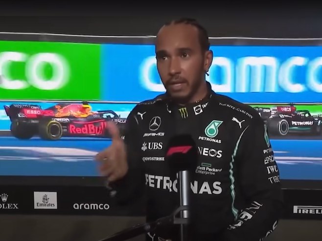 Луис Хамилтон (фото: screenshot / youtube.com / Pit Stop) - 