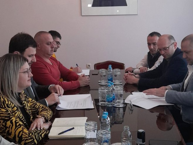 Уговор о учешћу града Приједора на бициклистичкој трци Београд - Бањалука - Фото: РТРС