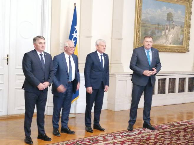 Чланови Предсједништва са Борељом Чланови Предсједништва са Борељом - Фото: РТРС