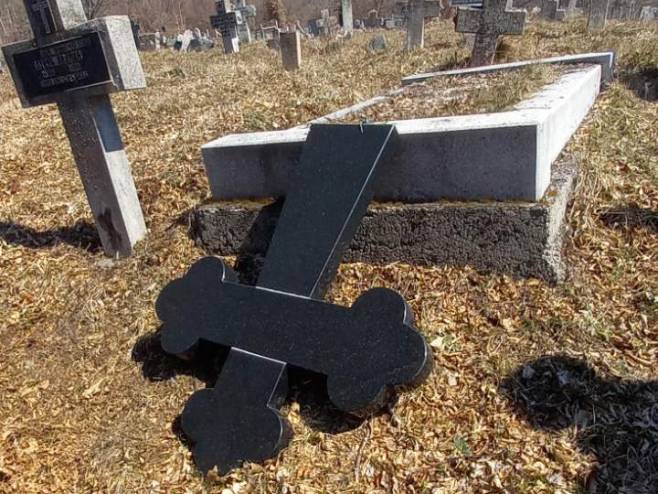 Оскрнављено српско гробље код Доњег Вакуфа - Фото: РТРС