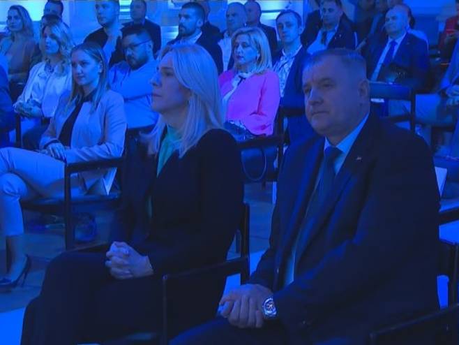 Željka Cvijanović i Radovan Višković (Foto: RTRS) Željka Cvijanović i Radovan Višković (Foto: RTRS)