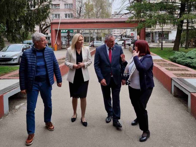 Cvijanović i Višković u Gimnaziji (foto: RTRS)