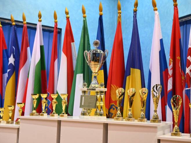 Пехар за Дане хармонике (Фото: РТРС)