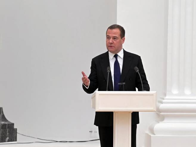 Дмитриј Медведев  (Фото:EPA-EFE/ALEXEI NIKOLSKY / KREMLIN POOL) - 