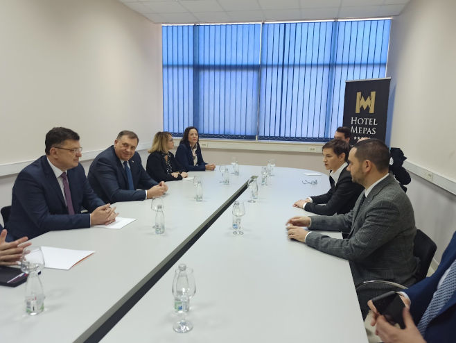 Додик и Тегелтија са Брнабићевом Додик и Тегелтија са Брнабићевом - Фото: РТРС