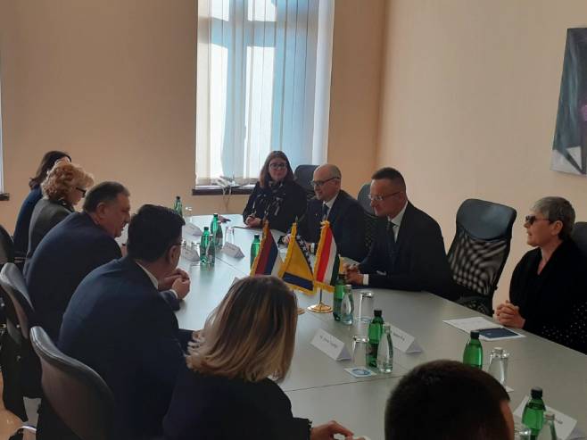 Додик и Тегелтија са Сијартом Додик и Тегелтија са Сијартом - Фото: РТРС