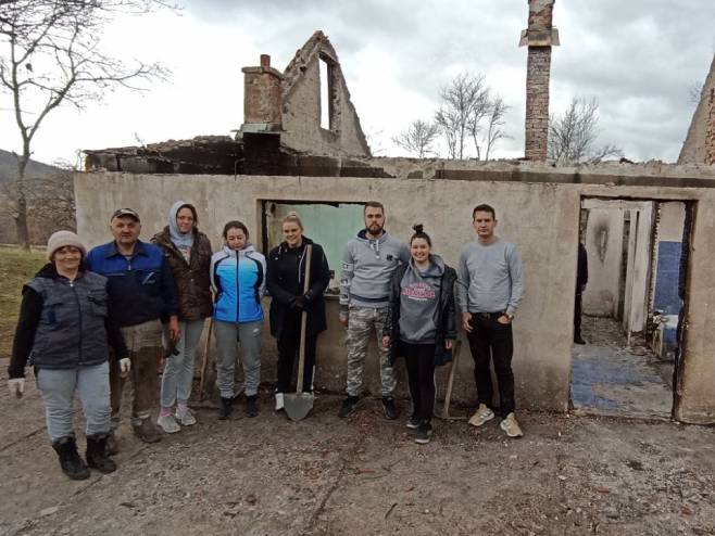 Чишћење куће Крнета у Дрвару - Фото: РТРС