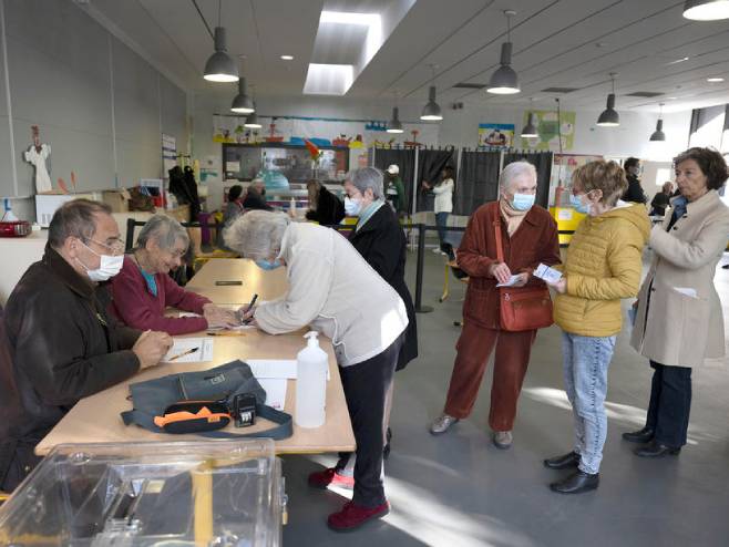 Избори у Француској (Фото: EPA-EFE/CAROLINE BLUMBERG) - 