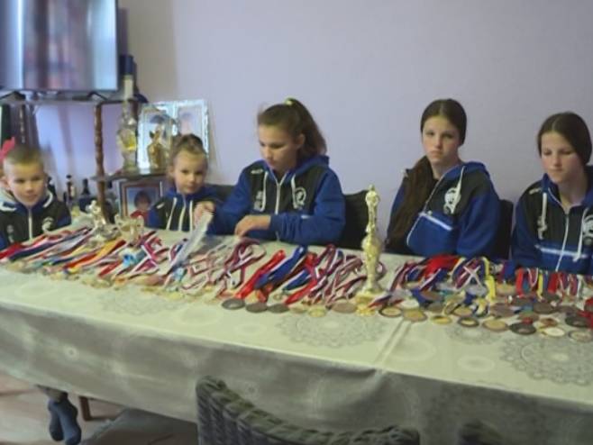 Шампонска породица Ђурић - Фото: РТРС