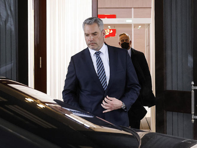 Карл Нехамер (Фото: EPA/
DRAGAN TATIC/AUSTRIAN CHANCELLER) - 