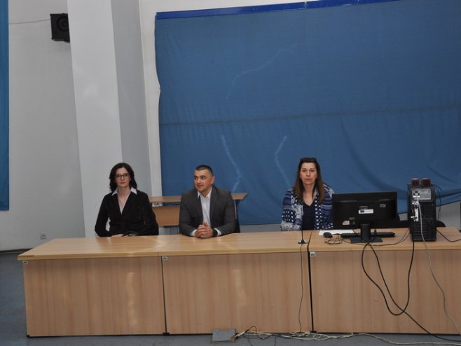 МУП - предавање кадетима (Фото: Влада Спрске) - 