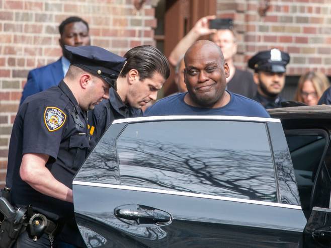 Ухапшен Френк Џејмс (Фото: EPA-EFE/SARAH YENESEL) - 