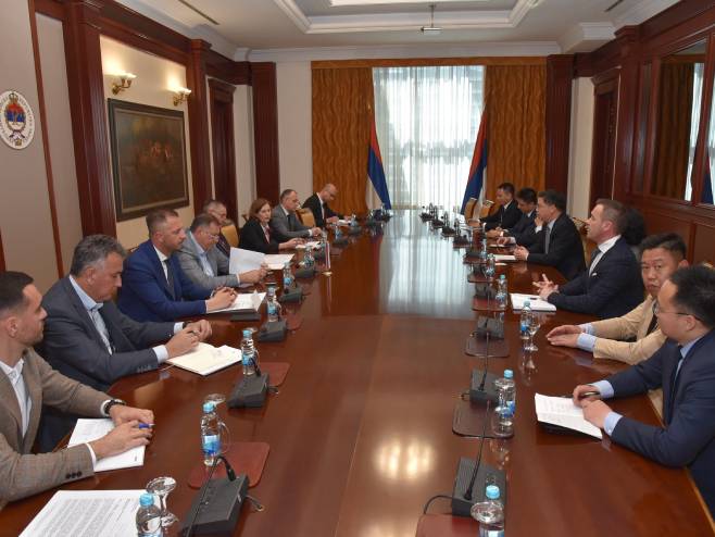 Додик, Вишковић и кинеска делегација компаније Power China (Фото: Влада Српске) - 