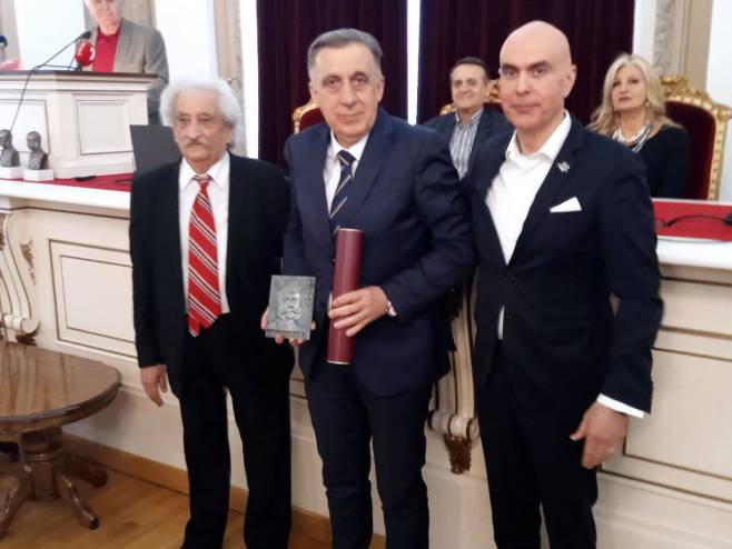 Cicović primio nagradu u ime predsjednice Srpske (Foto: SRNA)