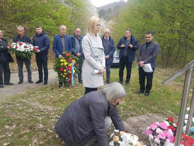 Spomen ploča stradalim radnicima RTRS (Foto: RTRS)