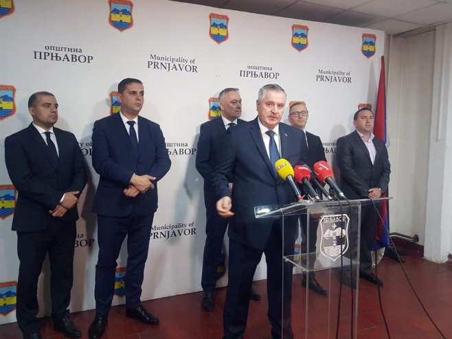 Вишковић и Пашалић са руководством општине Прњавор Вишковић и Пашалић са руководством општине Прњавор - Фото: РТРС