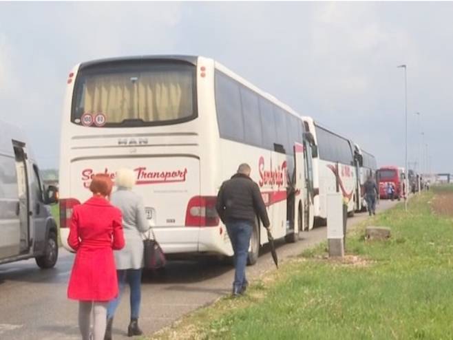 Аутобуси из Бијељине кренули на народни скуп - 