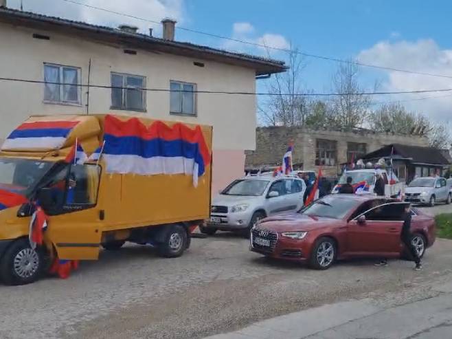 Мјештани Превана спремни за полазак на Трг Крајине Мјештани Превана спремни за полазак на Трг Крајине - Фото: РТРС