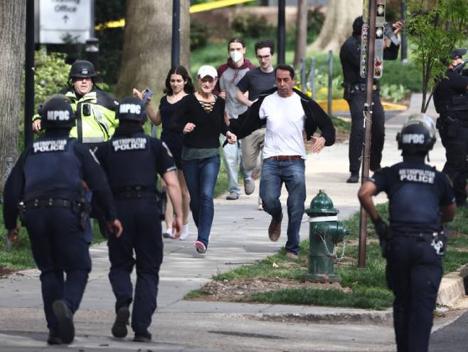 Пуцњава у Вашингтону  (Фото:EPA-EFE/JIM LO SCALZO/ilustracija) - 