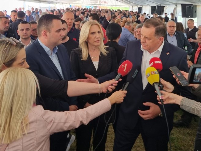 Dodik, Cvijanović i Tegeltija u Tesliću (Foto: RTRS)