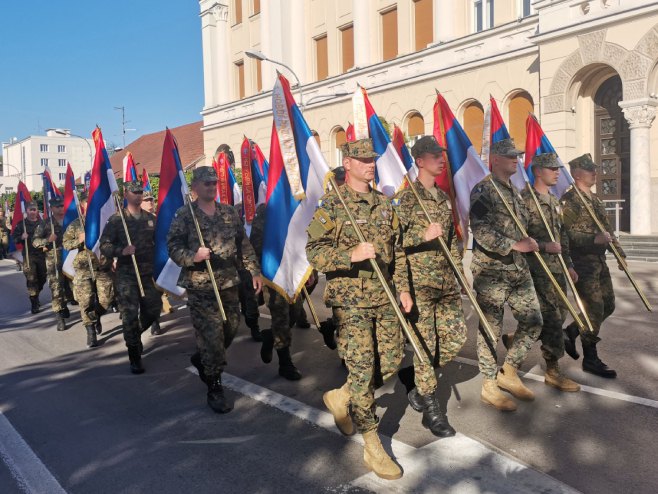 Свечани дефиле ратних застава ВРС Свечани дефиле ратних застава ВРС - Фото: РТРС