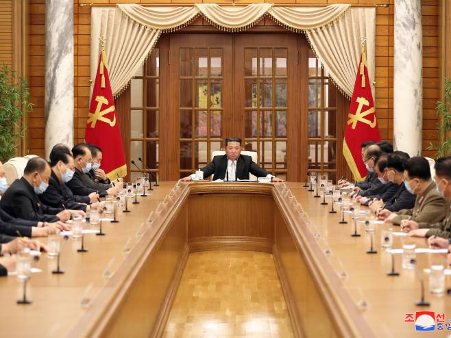Влада Сјеверне Кореје (фото:EPA-EFE/KCNA EDITORIAL USE ONLY) Влада Сјеверне Кореје (фото:EPA-EFE/KCNA EDITORIAL USE ONLY) -