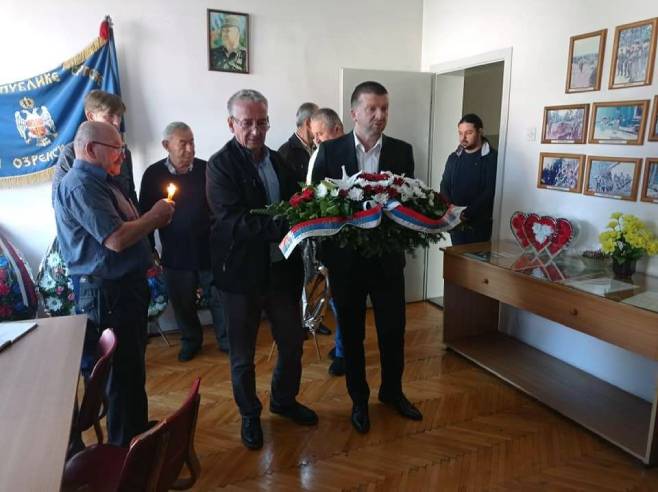Петрово: Одата почаст херојима Озрена и цијеле Српске Петрово: Одата почаст херојима Озрена и цијеле Српске - Фото: СРНА