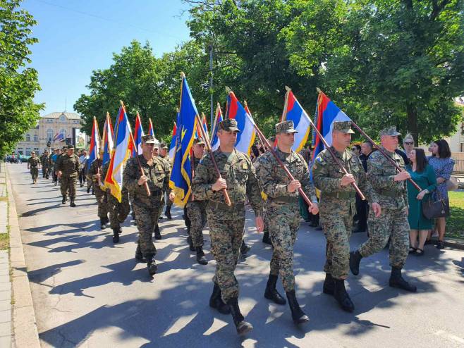 Бијељина: Дан ВРС - Свечани дефиле ратних застава - Фото: СРНА