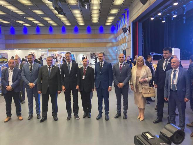 Вишковић и Ђокић на привредном форуму српске дијаспоре у Цириху Вишковић и Ђокић на привредном форуму српске дијаспоре у Цириху - Фото: РТРС
