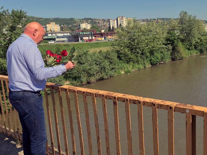 Сјећање на жртве поплава Сјећање на жртве поплава - Фото: СРНА