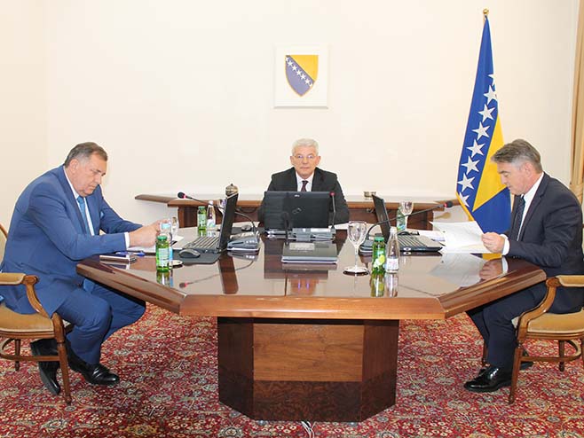Предсједништво БиХ Предсједништво БиХ - Фото: www.predsjednistvobih.ba