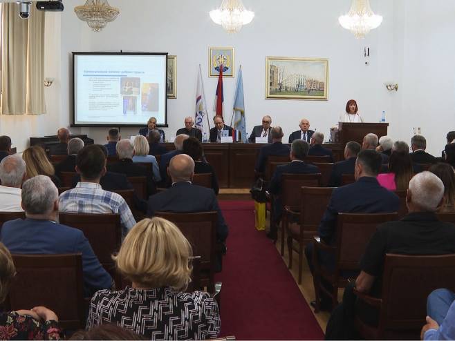 Свечана сједница АНУРС Свечана сједница АНУРС - Фото: РТРС