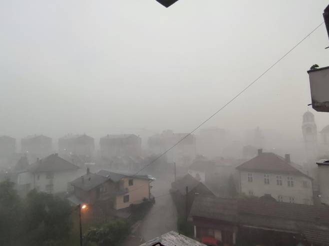 Нови Град невријеме (фото:Љубомир Ковачевић) Нови Град невријеме (фото:Љубомир Ковачевић) -