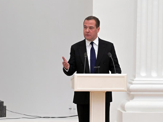 Дмитриј Медведев (фото: EPA-EFE/ALEXEI NIKOLSKY / KREMLIN POOL) - 