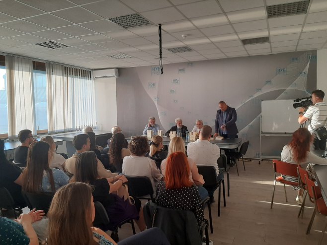 Промоција књиге "Доживљаји лирског торбара" Промоција књиге "Доживљаји лирског торбара" - Фото: РТРС