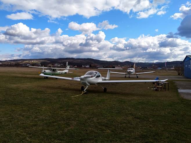 Аеромитинг Урије Приједор (Фото: Vazduhoplovna škola aero kluba "Prijedor" Prijedor) Аеромитинг Урије Приједор (Фото: Vazduhoplovna škola aero kluba "Prijedor" Prijedor) - Фото: Facebook
