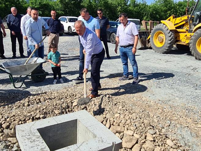 У Бољанићу код Добоја положен камен темељац за фабрику обуће У Бољанићу код Добоја положен камен темељац за фабрику обуће - Фото: СРНА