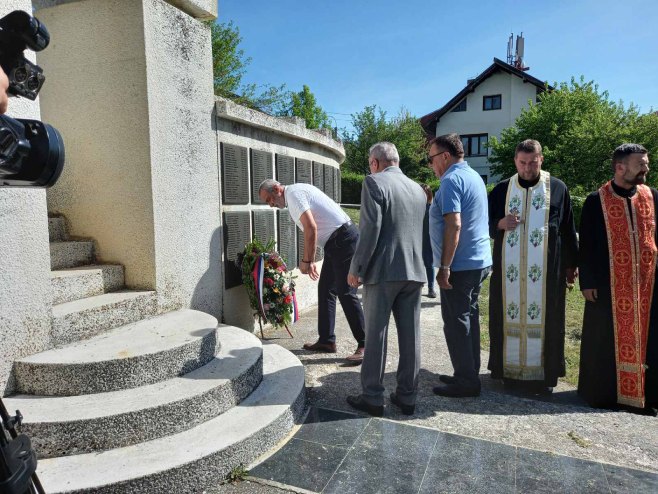 Полагање вијенаца на Централном спомен-обиљежју на Сокоцу - Фото: СРНА