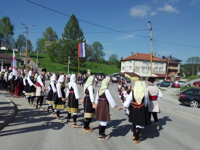 Хан Пијесак: Фестивал окупио око 150 младих фолклораша